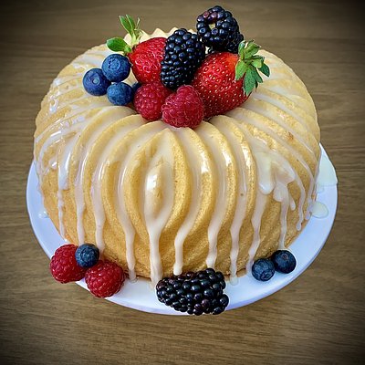 Vanilla Bundt Cake With Fruit