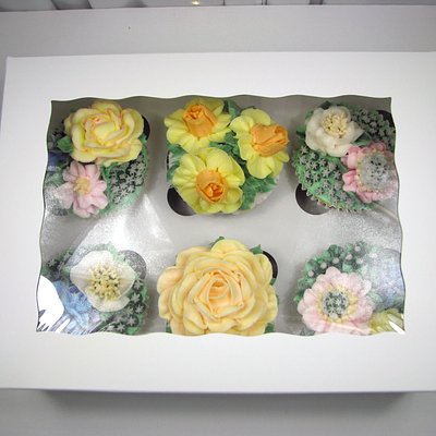 6 Boxed Jumbo Cupcakes 🧁🌹🌸💐⚘️🧁