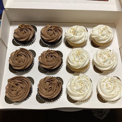 (1 Doz) Strawberry, Vanilla, Peach, Lemon,Pumpkin,Choc, Red Velvet,Marble Or Cinnamon Struessel