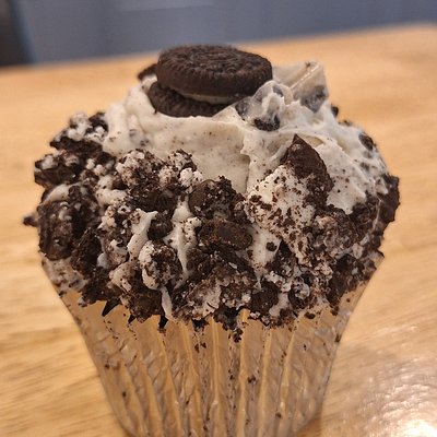 1 Jumbo Gourmet Cupcake