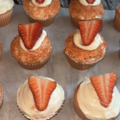 Strawberry Crunch Cupcakes 