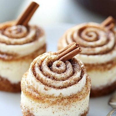 Mini Cinnamon Roll Cheesecakes
