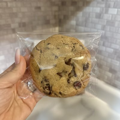 Jumbo Sea Salt Chocolate Chip Cookie