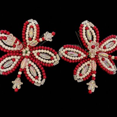 🌸 PANAMANIAN TEMBLEQUES – Red, White & Iridescent