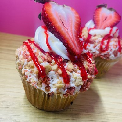 Strawberry Crunch Cupcakes
