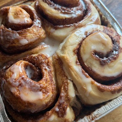Cinnamon Rolls (4 Large) 