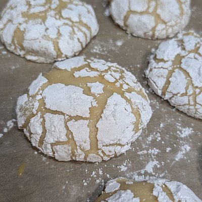 Cheesecake Stuffed Lemon Crinkle Cookies 