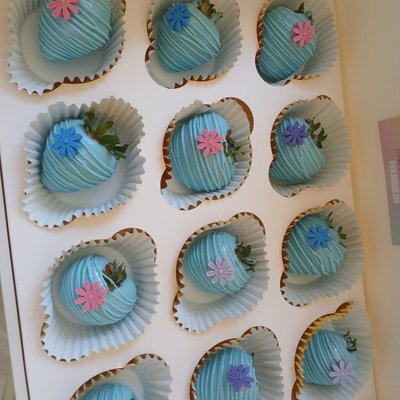 12 CT CUSTOM Dipped Decorated STRAWBERRIES 