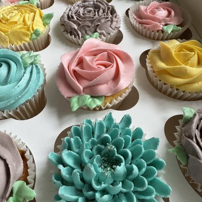 Box Of 12 Cupcakes