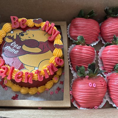 Valentines Cake + berries Combo 