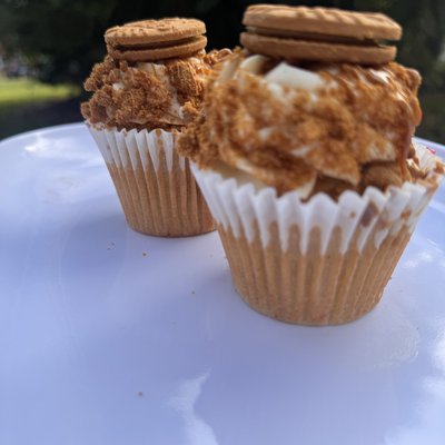 Caramel Cookie Butter Cupcakes 