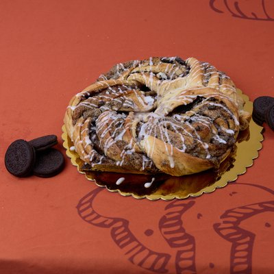 Cookies. & Cream Tea Ring (Serves 8-10)
