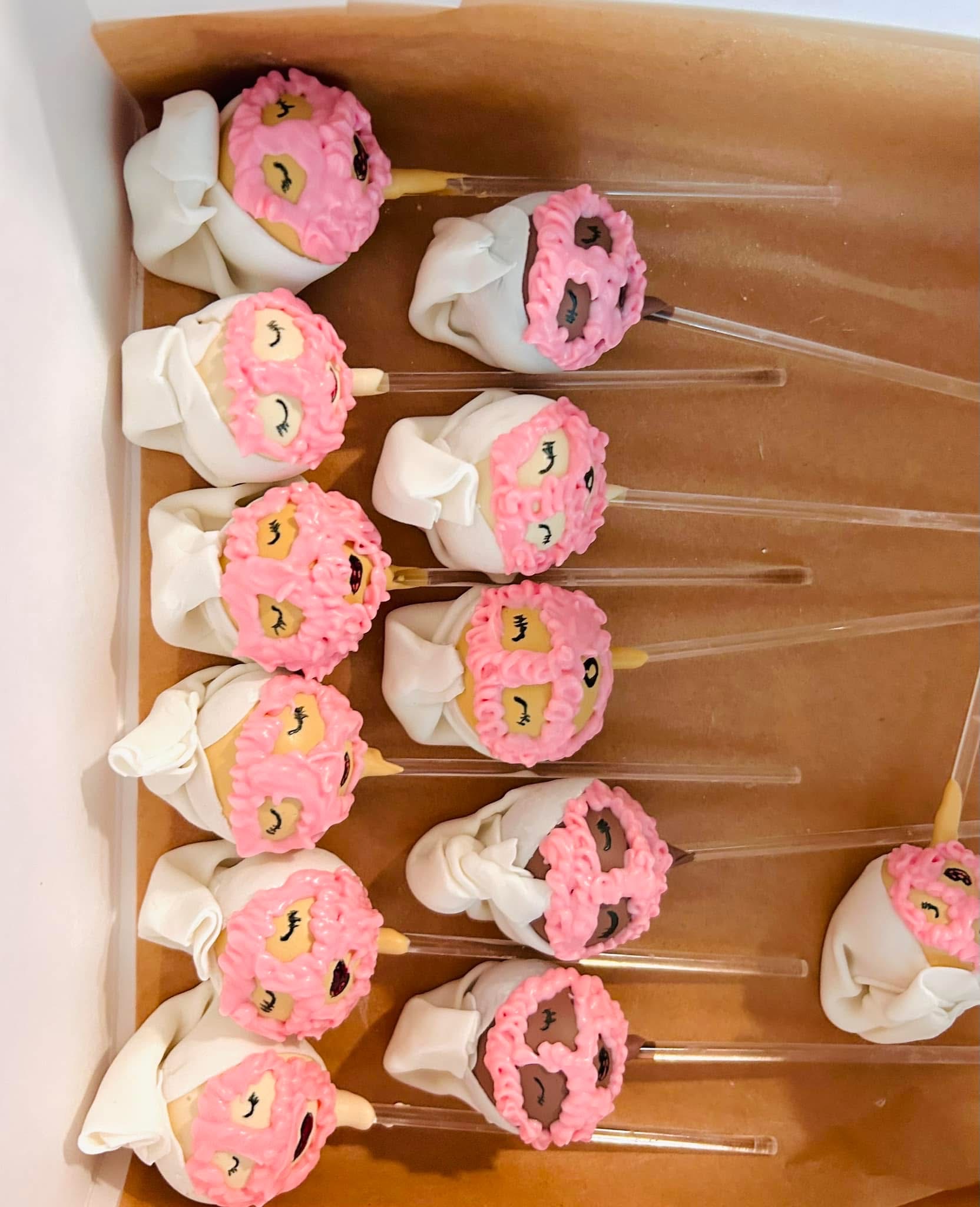 Customized Cake Pops 