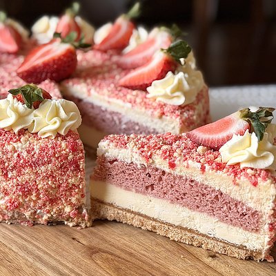 8” Strawberry Shortcake Crunch Cheesecake 