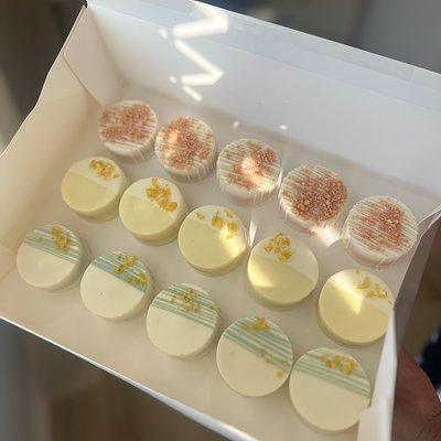 Assortment Box - Cake Pucks