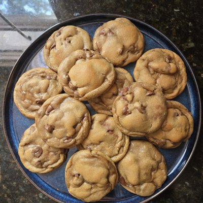 Fresh Baked Chocolate Chip Cookies (12 Cookies)