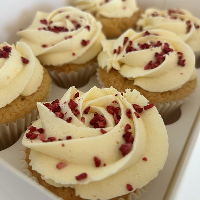 Raspberry Filled Cupcakes X12