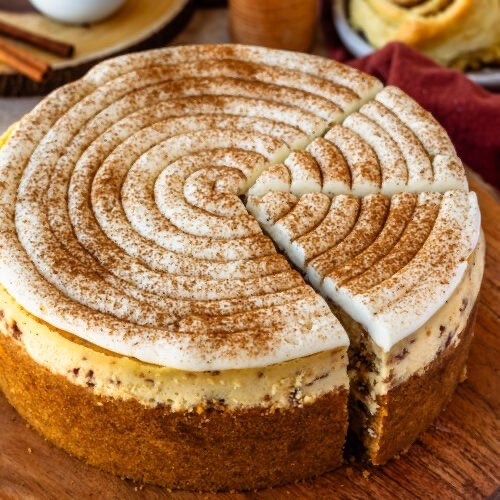 Cinnamon Roll Cheesecake 