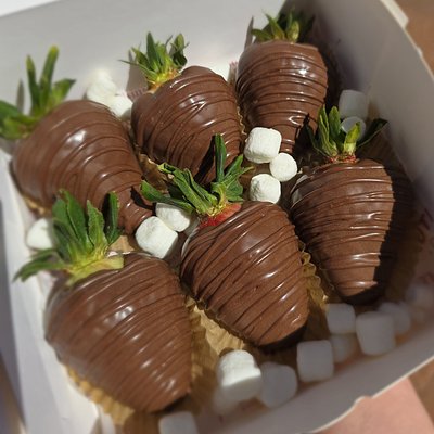 Chocolate Covered Strawberries ( Half Dozen)