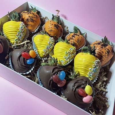 Chocolate-dipped berries (12)