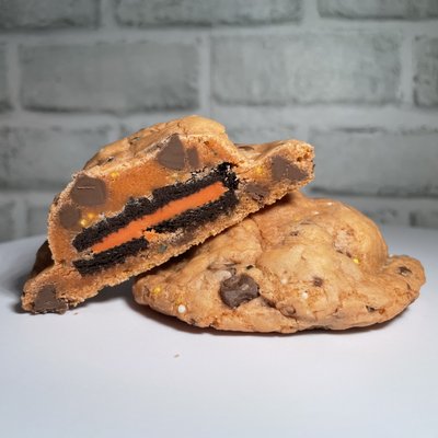 Oreo Stuffed Chocolate Chip Cookie 