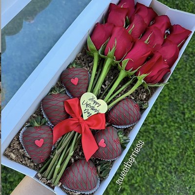 Dozen Rose / Berry Box 
