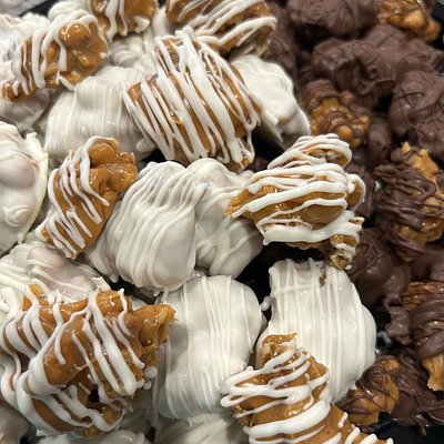 Chocolate Caramel Turtles (Med)