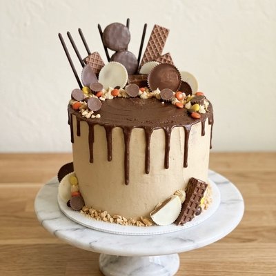 8’ Custom cake