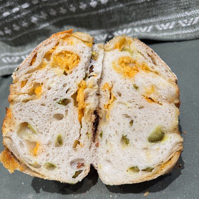 Cheddar and Jalapeño Sourdough Bread 