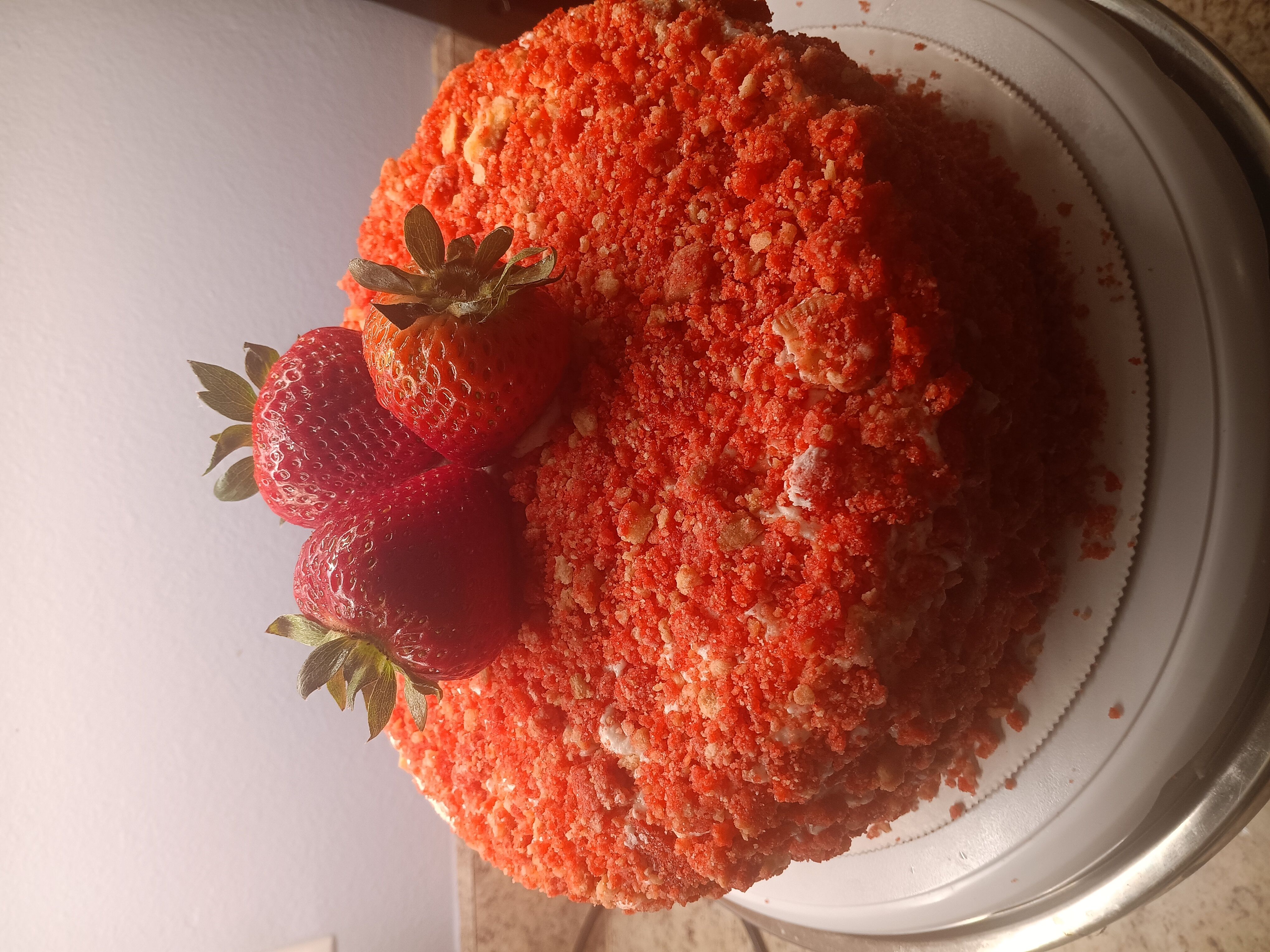  Strawberry Crunch Cake 