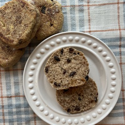 Cinnamon Raisin English Muffins - 4-pack