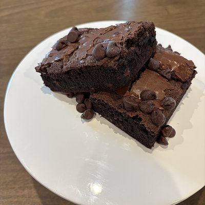 Triple Chocolate Brownies - 8 Pieces