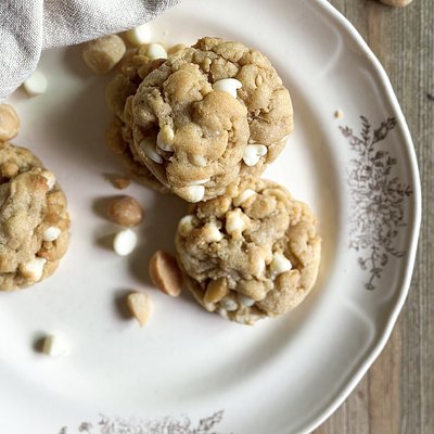 Macadamia White Chocolate Chip- Classic Size  