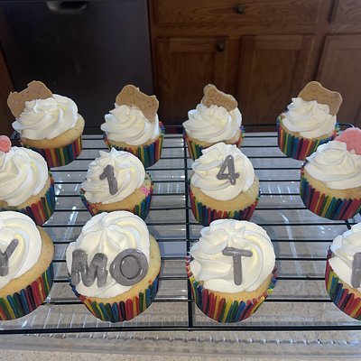 Green apple 🍏 cupcakes With Whipped Cream Frosting 
