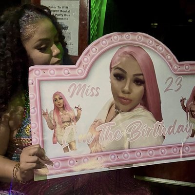 Bottle Girl Sign 