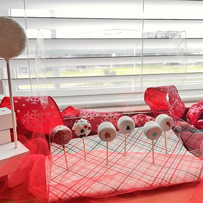 Elf On The Shelf Cake Pops