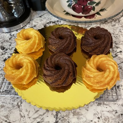 Lemon and Chocolate Mini-Bundt Cakes 