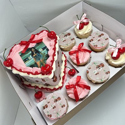  5in Bento Box w/ 8 Cupcakes  