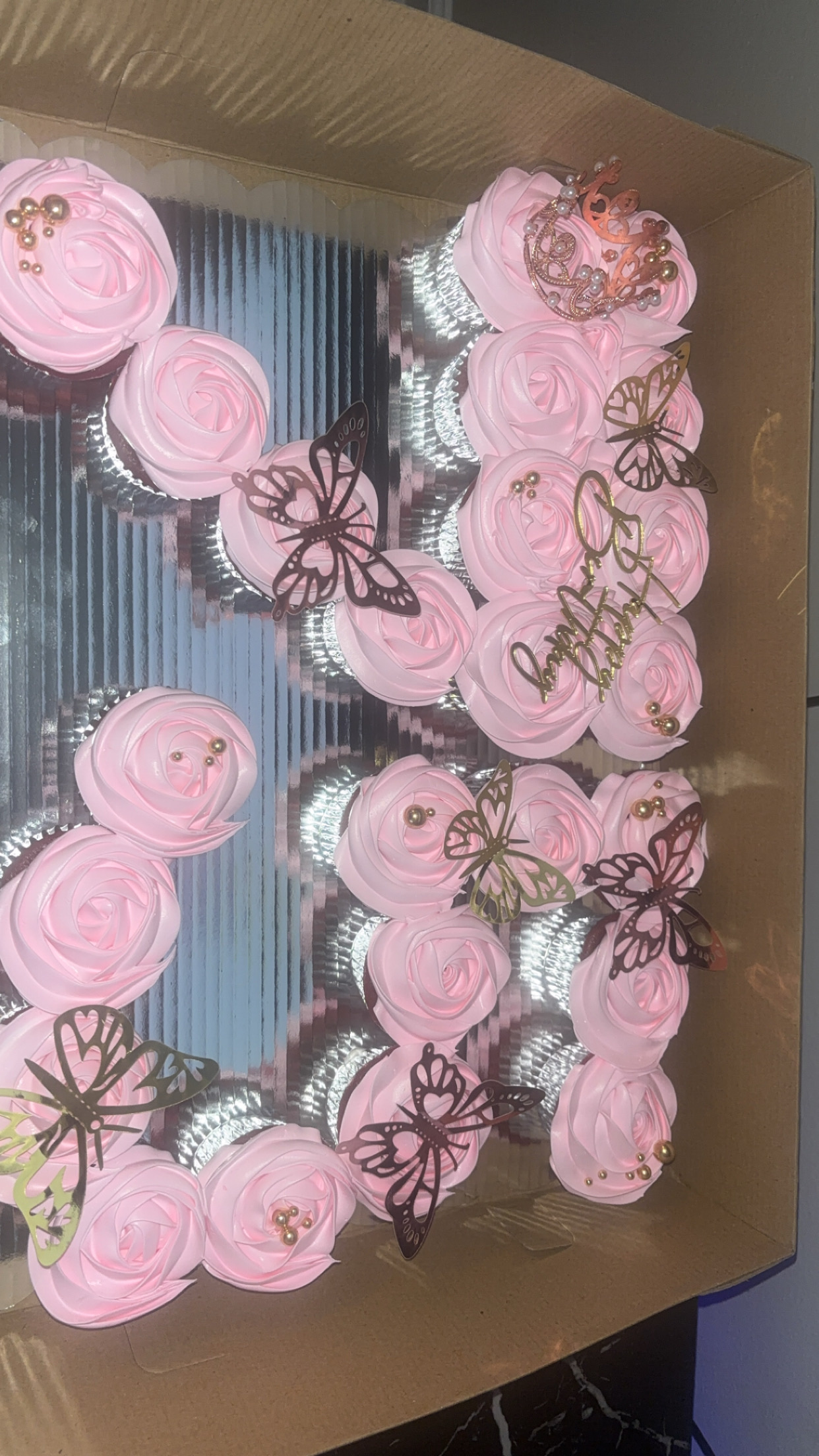 24 Ct Cupcake cake