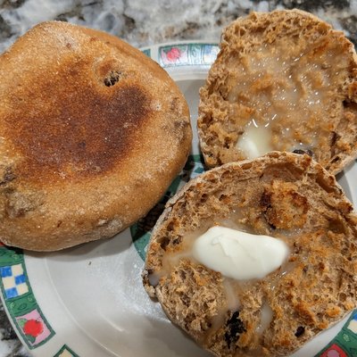 Cinnamon Raisin English Muffins (5) 🌿
