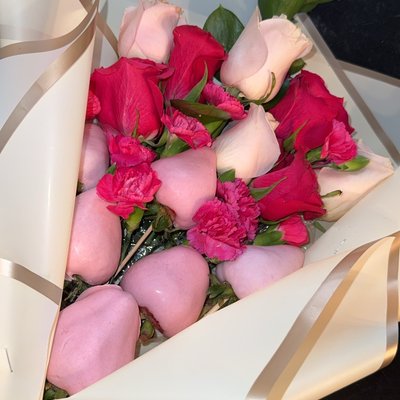 Berry &’ Flower Bouquets