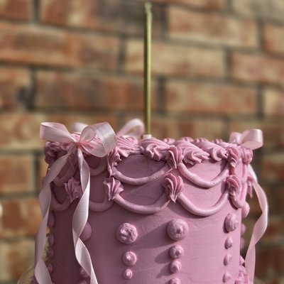 Vintage Round Cake (6"2 Layer) 