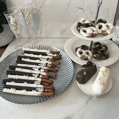 Small Wedding Pretzel Package