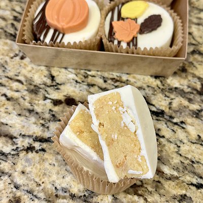 Cake/Cookie Pucks