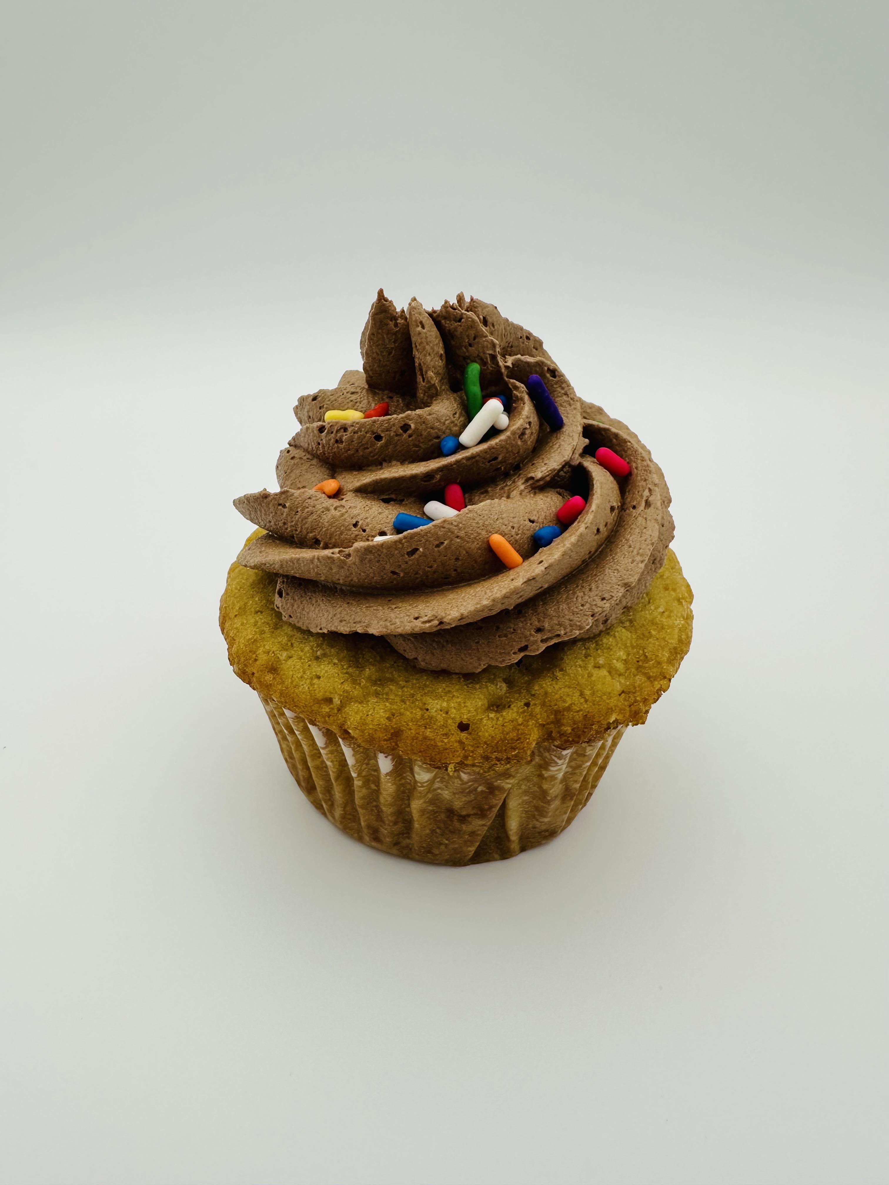 12 Vanilla Cupcakes w/ Chocolate Buttercream