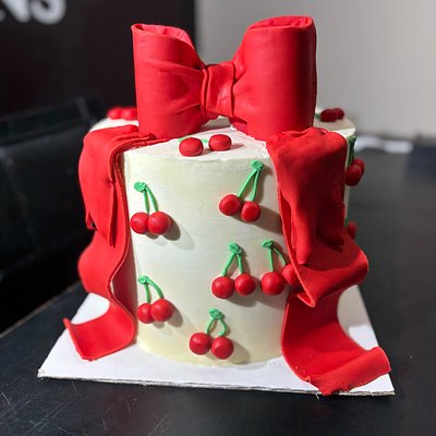 Custom Round Or Heart 10in Cake