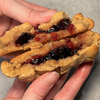 Peanut Butter Jelly Cookie Pack (4)