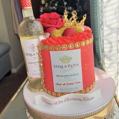 8 Inch (1 Tier , 3 Layers Of Cake ) Custom Cake Serves -/+ 30