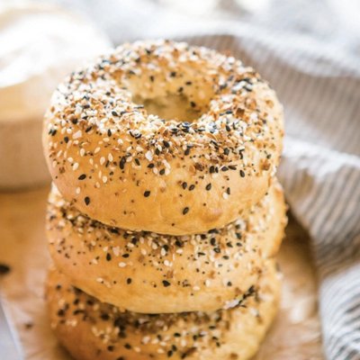 Everything Seasoning Bagels (4 Pack)