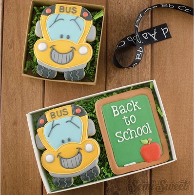 A17 2pc School Bus w/ Back To School Board 